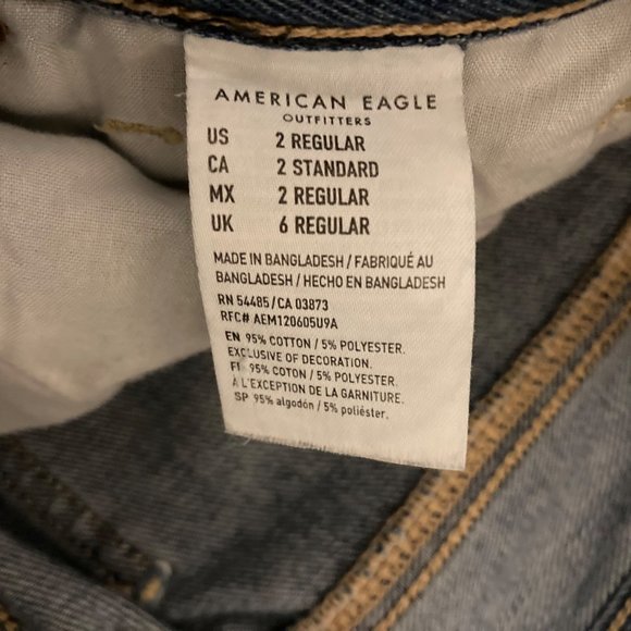American Eagle Mom Jean Size 2 Reg Med Wash Distressed Style Frayed Hem - Picture 4 of 8